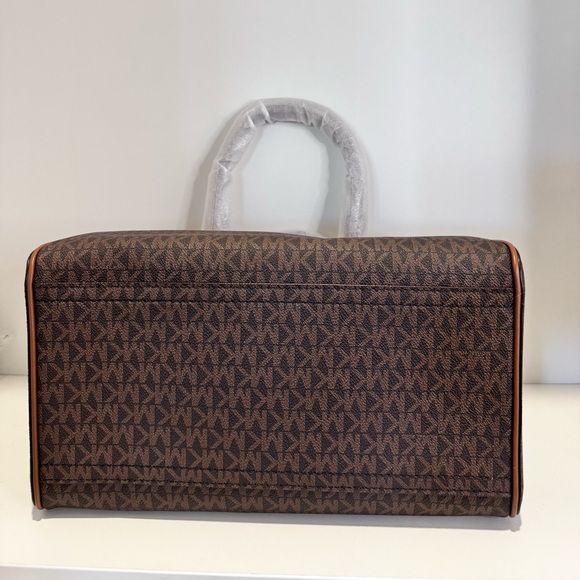 Michael kors purse - Picture 7 of 8